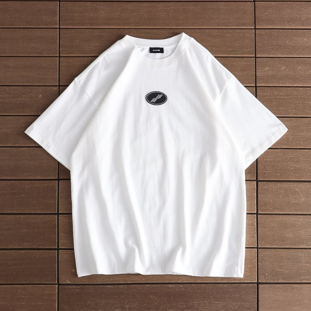 We11 Done Oval Rubber Patch Short Sleeve in White